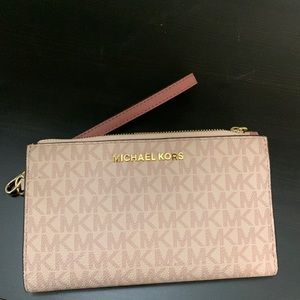 Michael kors light pink wallet